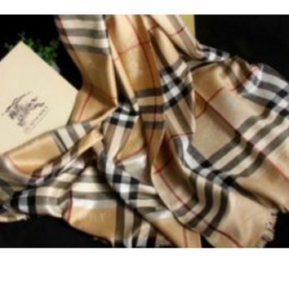 BEWARE Burberry Scarf Scarves - Picture 2 of 8